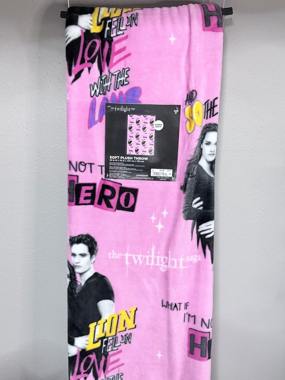 The Twilight Saga Pink Soft Plush Throw Blanket – 50 x 70